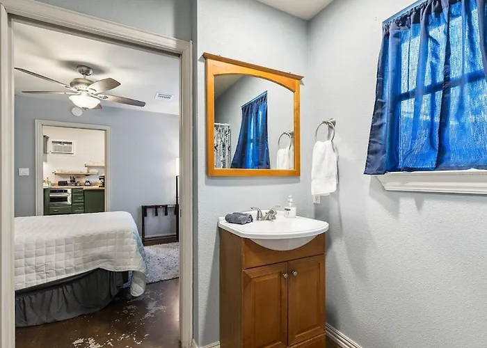 Apartment Worth Getaway - Stylish Garage Near Attractions Fort Worth