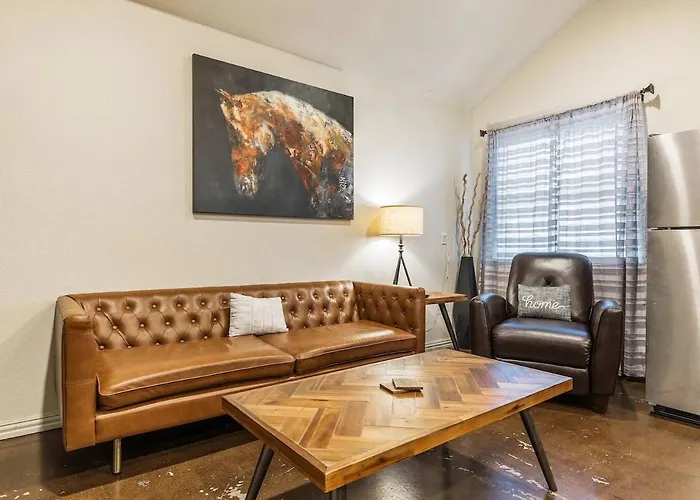 Worth Getaway - Stylish Garage Near Attractions Apartment Fort Worth