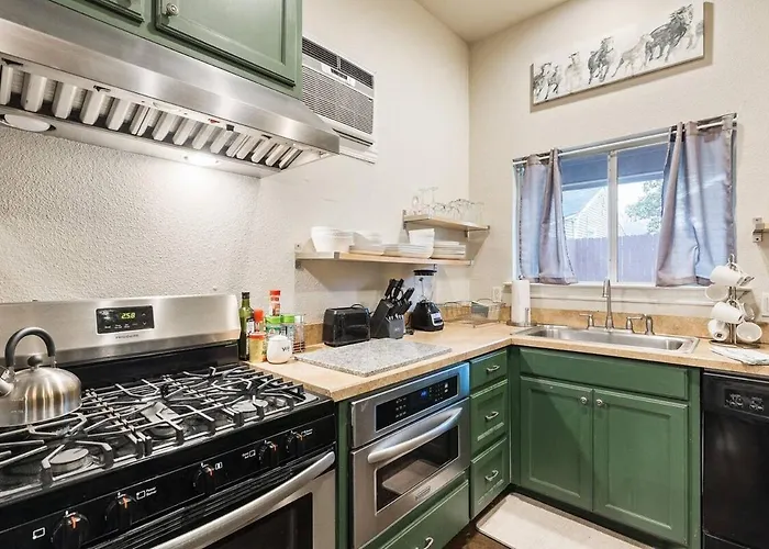 Worth Getaway - Stylish Garage Near Attractions *