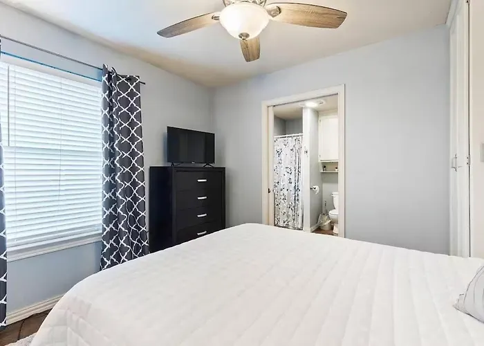 Apartment Worth Getaway - Stylish Garage Near Attractions