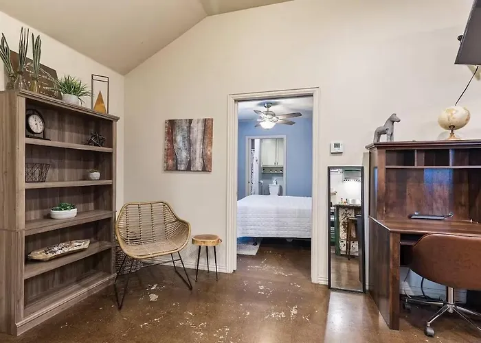 Worth Getaway - Stylish Garage Near Attractions Apartment Fort Worth