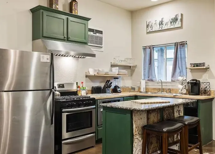 Worth Getaway - Stylish Garage Near Attractions *