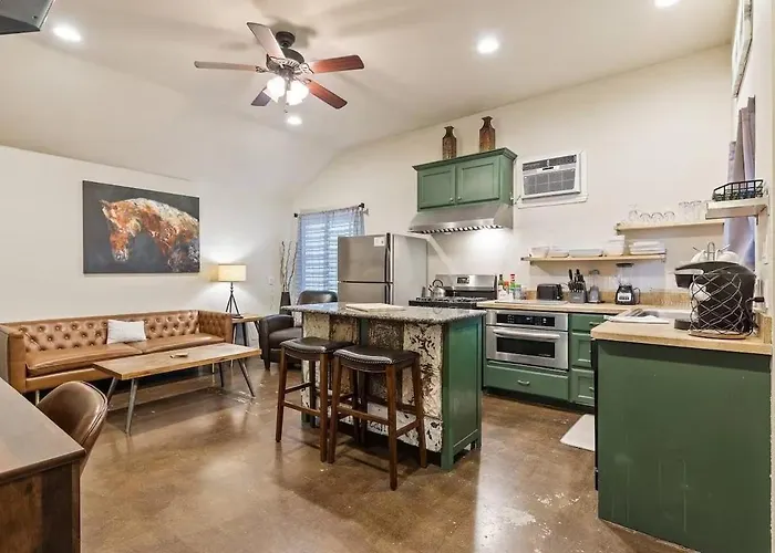 Apartment Worth Getaway - Stylish Garage Near Attractions